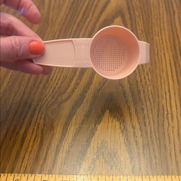 Lot of NEW Tupperware - Rocker Scoop, Mini Sifter Strainer, Egg Scoop and Funnel - Picture 3 of 7